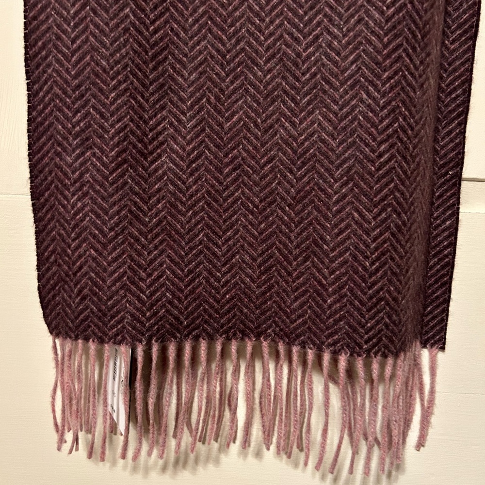 NWT - C by Bloomingdale's Cashmere
Herringbone Cashmere Scarf - Exclusive